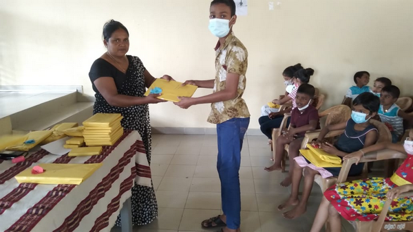Awarding of prizes in the art competition held on World Children's Day in Homagama Galawilawatta North District (2022-11-18)